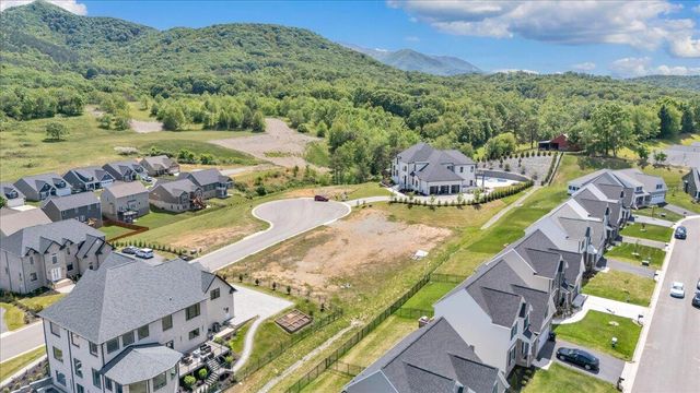 2471 Om LN, Salem, VA 24153