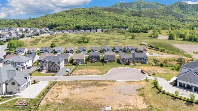 2471 Om LN, Salem, VA 24153