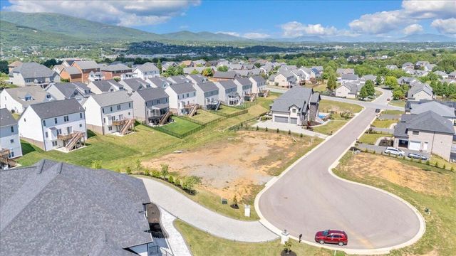 2471 Om LN, Salem, VA 24153