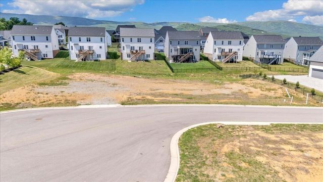 2471 Om LN, Salem, VA 24153