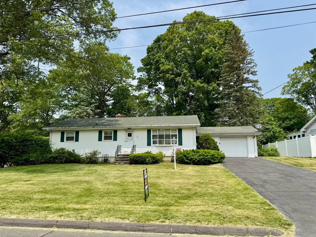 43 Mount Tom Ave, Holyoke, MA 01040