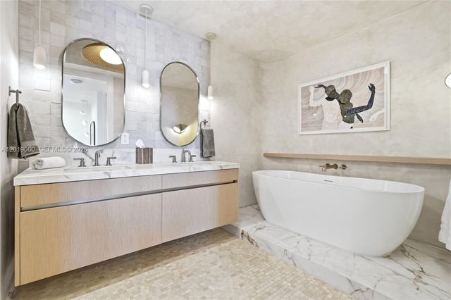 100 S Pointe Dr 1807, Miami Beach, FL 33139