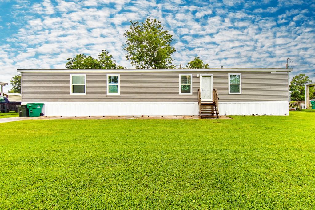108 Eauclair Drive, Thibodaux, LA 70301