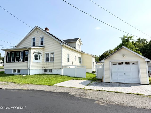 73 Laurence Parkway, Laurence Harbor, NJ 08879