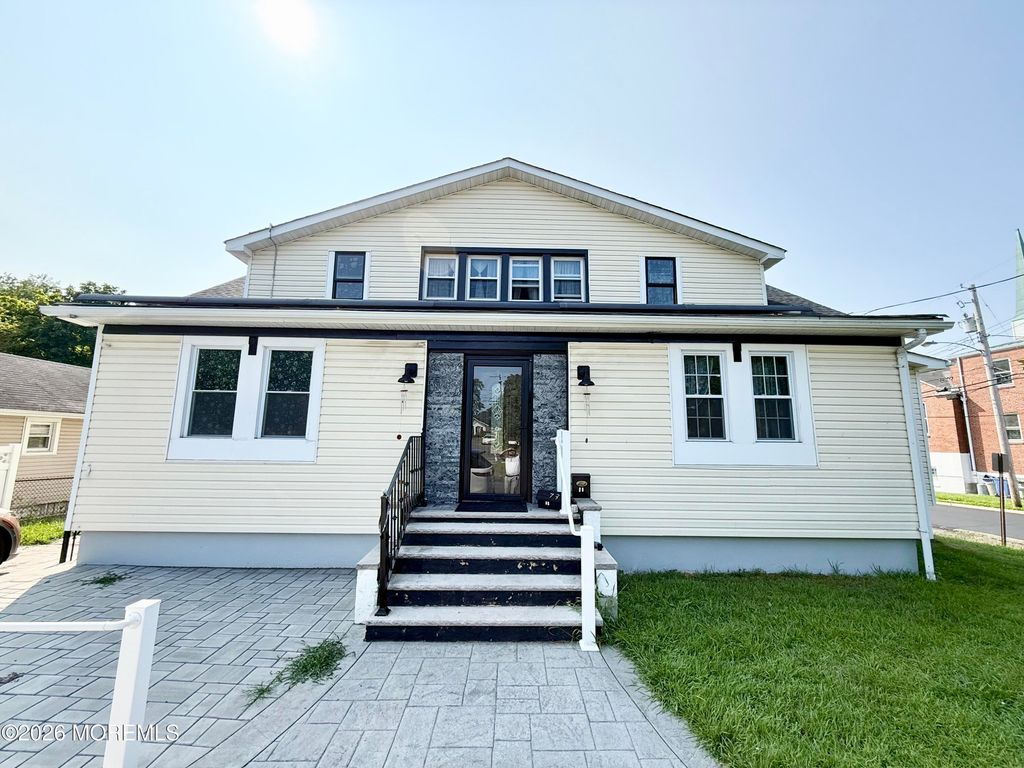 73 Laurence Parkway, Laurence Harbor, NJ 08879
