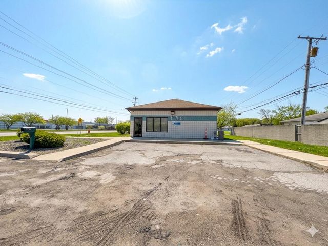 21720 15 MILE RD Road, Clinton Twp, MI 48035