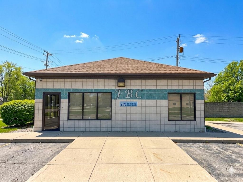 21720 15 MILE RD Road, Clinton Twp, MI 48035