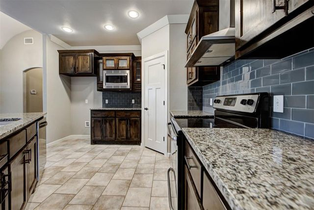 8325 NW 141st Circle, Oklahoma City, OK 73142