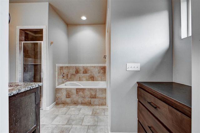 8325 NW 141st Circle, Oklahoma City, OK 73142