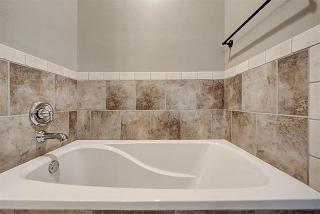 8325 NW 141st Circle, Oklahoma City, OK 73142