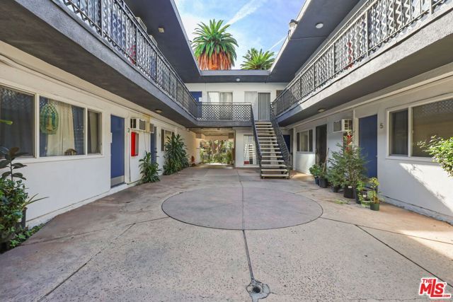 5555 Carlton Way 12, Los Angeles, CA 90028