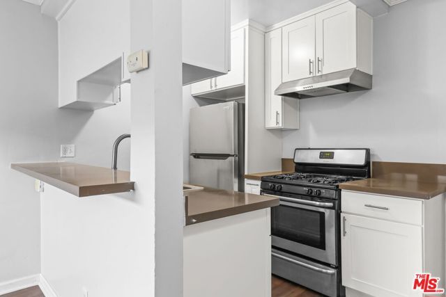 5555 Carlton Way 12, Los Angeles, CA 90028