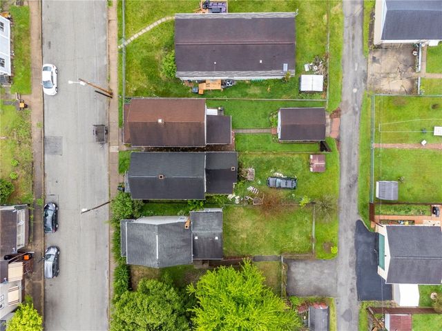 24 Miller St, Latrobe, PA 15650
