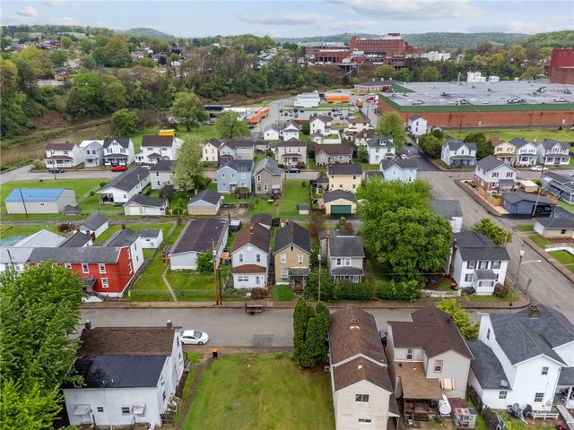 24 Miller St, Latrobe, PA 15650