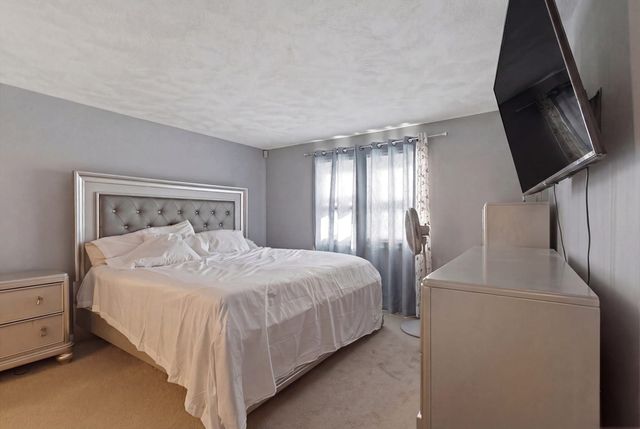 112 Lowell St 11, Peabody, MA 01960