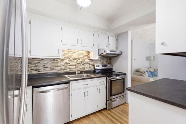 112 Lowell St 11, Peabody, MA 01960