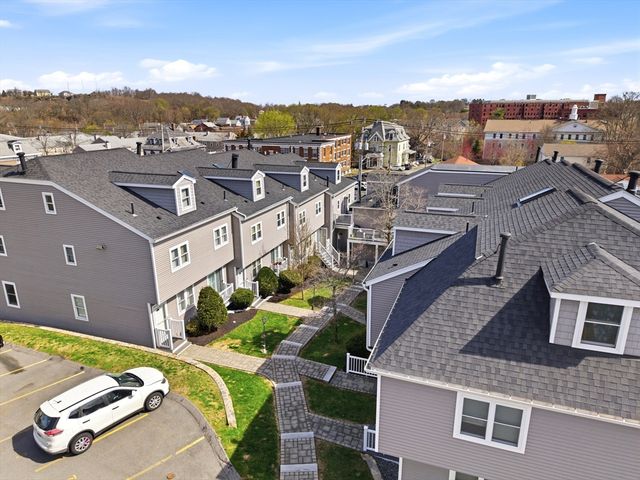 112 Lowell St 11, Peabody, MA 01960
