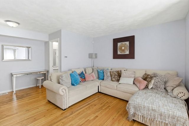 112 Lowell St 11, Peabody, MA 01960