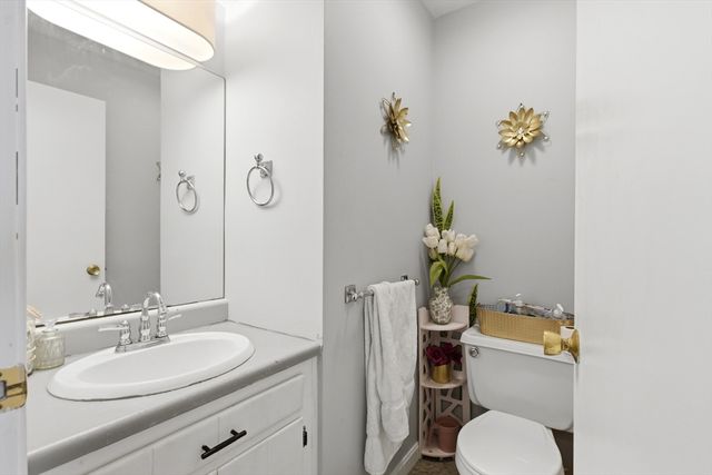 112 Lowell St 11, Peabody, MA 01960