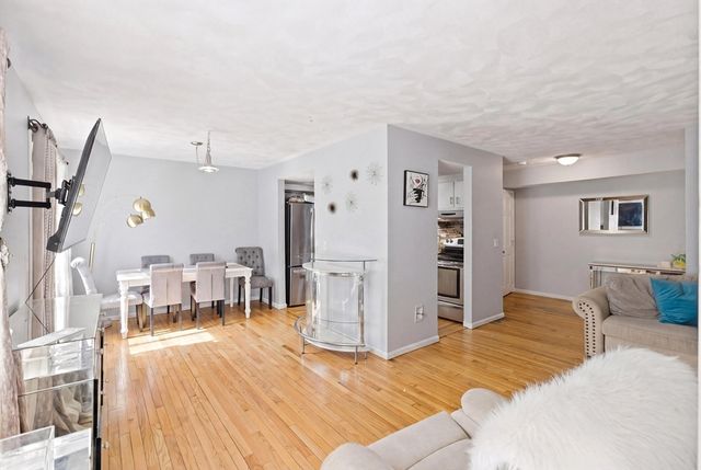 112 Lowell St 11, Peabody, MA 01960
