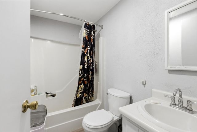 112 Lowell St 11, Peabody, MA 01960