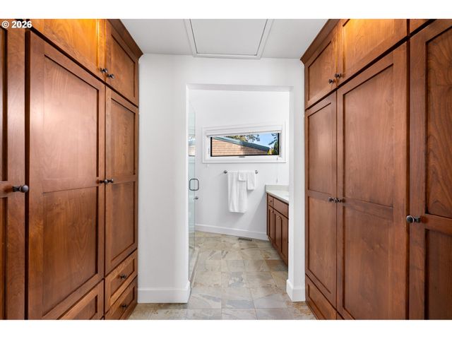 20122 Ne INTERLACHEN Ln, Fairview, OR 97024
