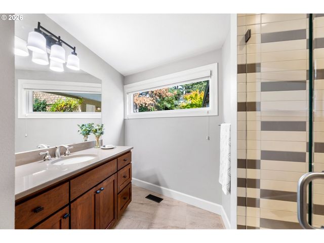 20122 Ne INTERLACHEN Ln, Fairview, OR 97024