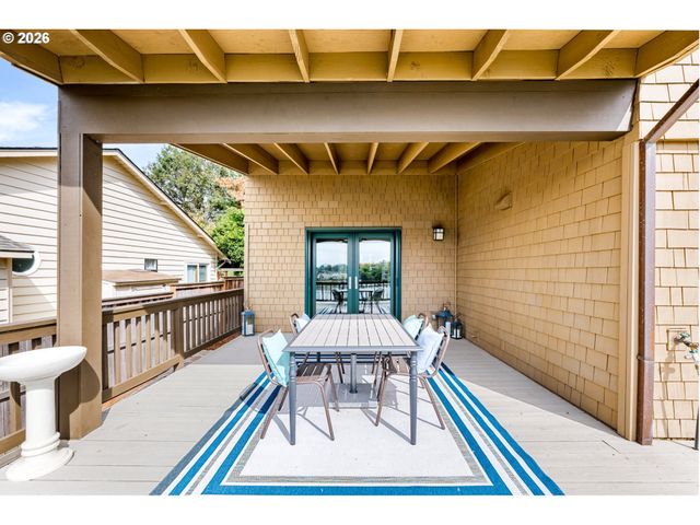 20122 Ne INTERLACHEN Ln, Fairview, OR 97024