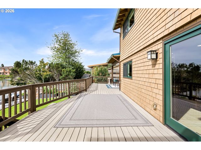 20122 Ne INTERLACHEN Ln, Fairview, OR 97024