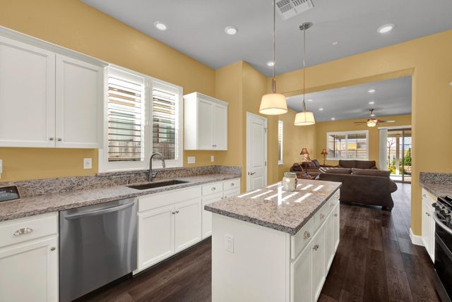 5153 Creekhollow Way, Roseville, CA 95747