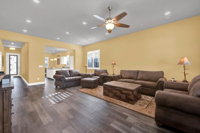 5153 Creekhollow Way, Roseville, CA 95747