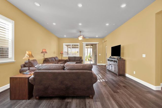 5153 Creekhollow Way, Roseville, CA 95747