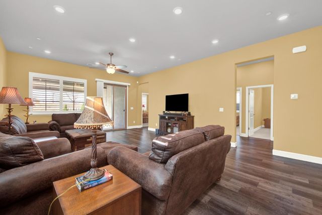 5153 Creekhollow Way, Roseville, CA 95747