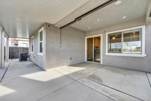 5153 Creekhollow Way, Roseville, CA 95747