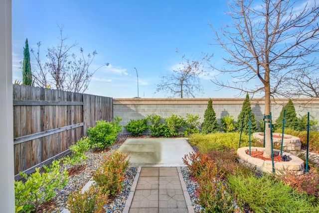 5153 Creekhollow Way, Roseville, CA 95747