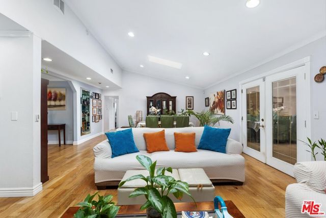 20628 Clark Street, Los Angeles, CA 91367