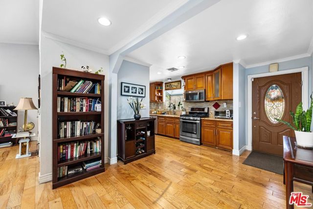 20628 Clark Street, Los Angeles, CA 91367