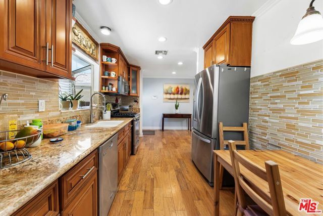 20628 Clark Street, Los Angeles, CA 91367