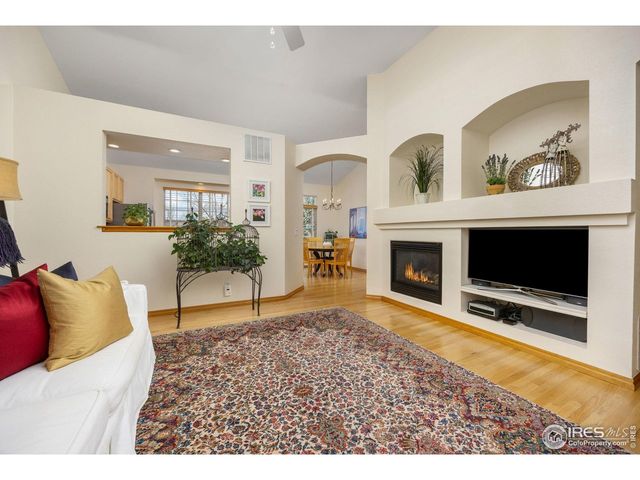 913 Ninebark Ln, Longmont, CO 80503