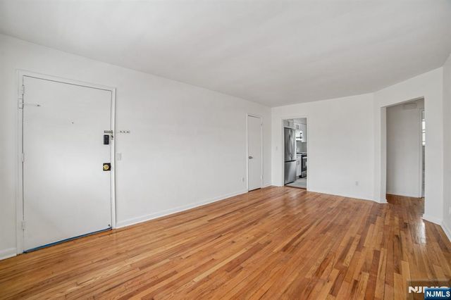 2430 8th Street 5B, Fort Lee, NJ 07024