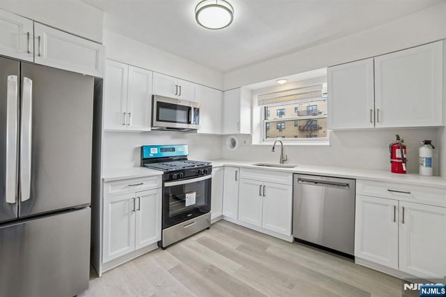 2430 8th Street 5B, Fort Lee, NJ 07024