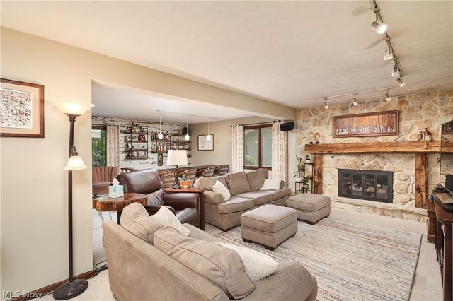 1756 Deepwood Drive, Akron, OH 44313