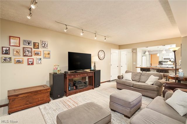 1756 Deepwood Drive, Akron, OH 44313