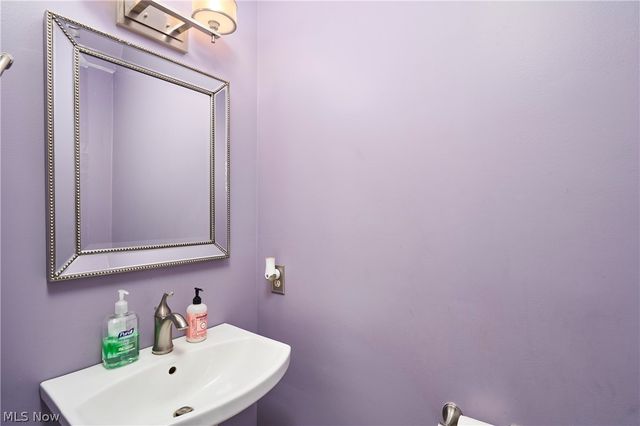 1756 Deepwood Drive, Akron, OH 44313