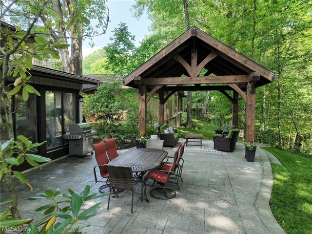 1756 Deepwood Drive, Akron, OH 44313