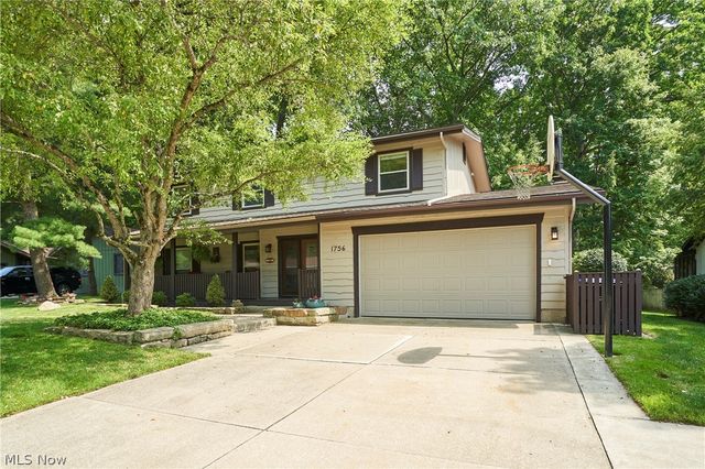 1756 Deepwood Drive, Akron, OH 44313