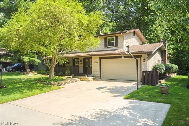 1756 Deepwood Drive, Akron, OH 44313