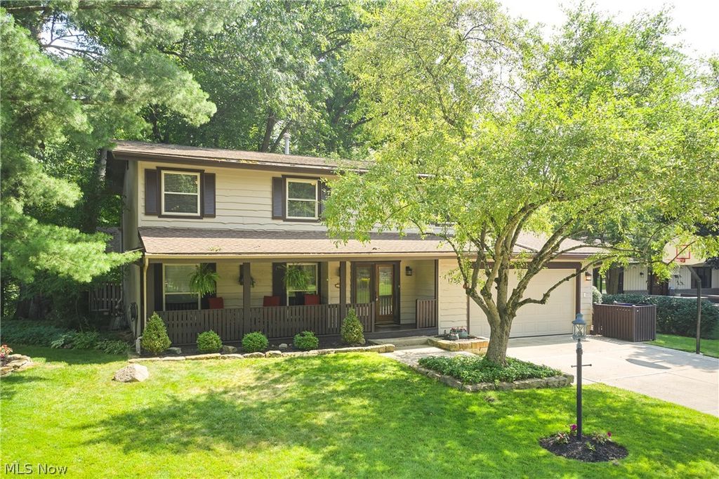 1756 Deepwood Drive, Akron, OH 44313