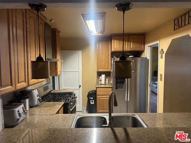 748 E Century Boulevard, Los Angeles, CA 90002