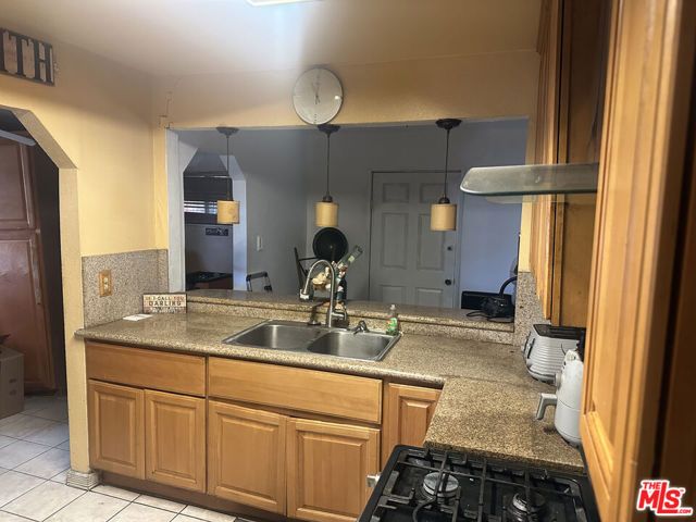 748 E Century Boulevard, Los Angeles, CA 90002
